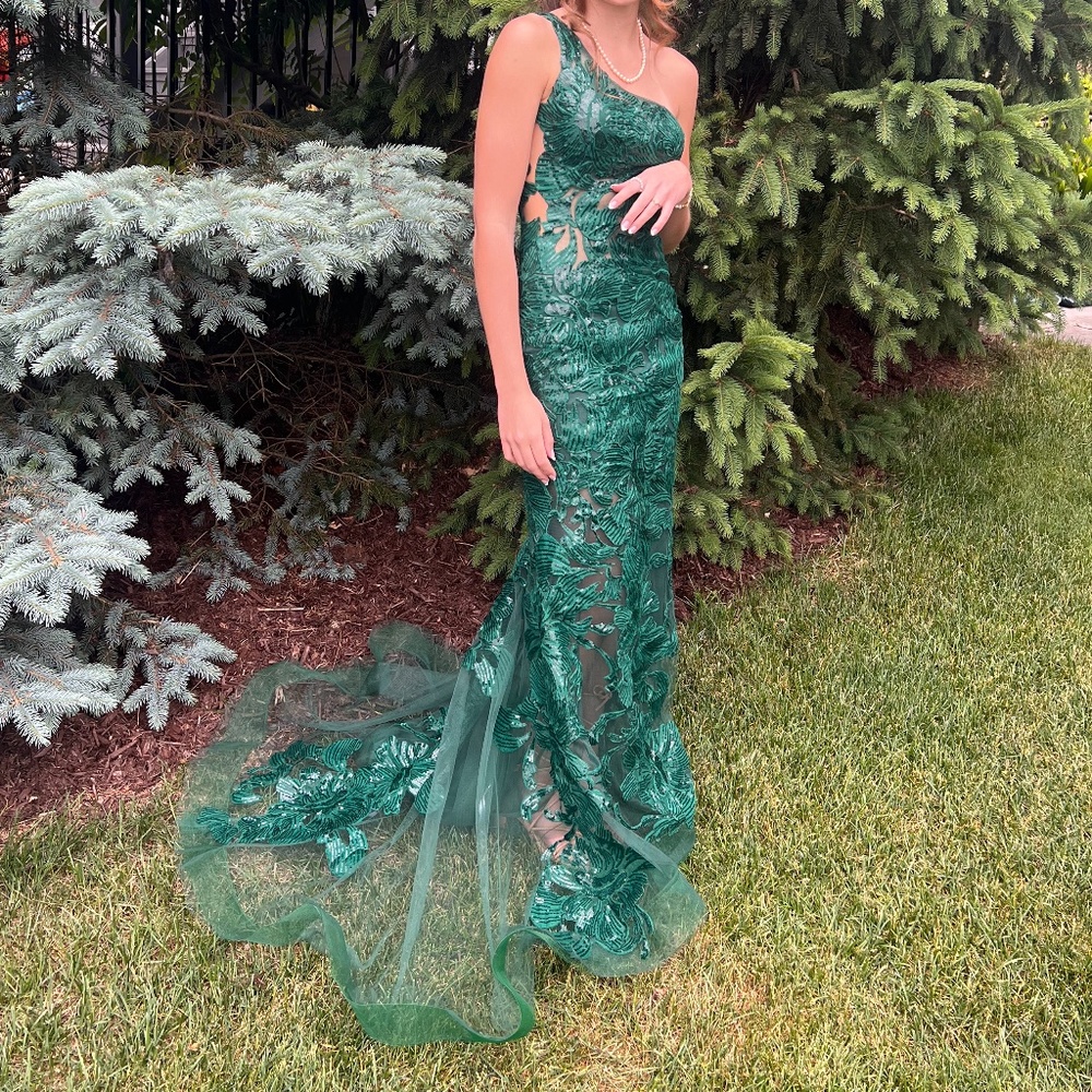 JOVANI 02895 Green Size 2 Long Sequin, Appliqué One-shoulder Illusion Prom Dress